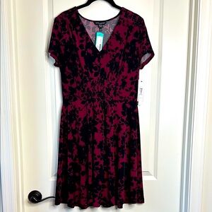 Maggie London Nikola Knit Floral V-Neck Dress in Black and Magenta